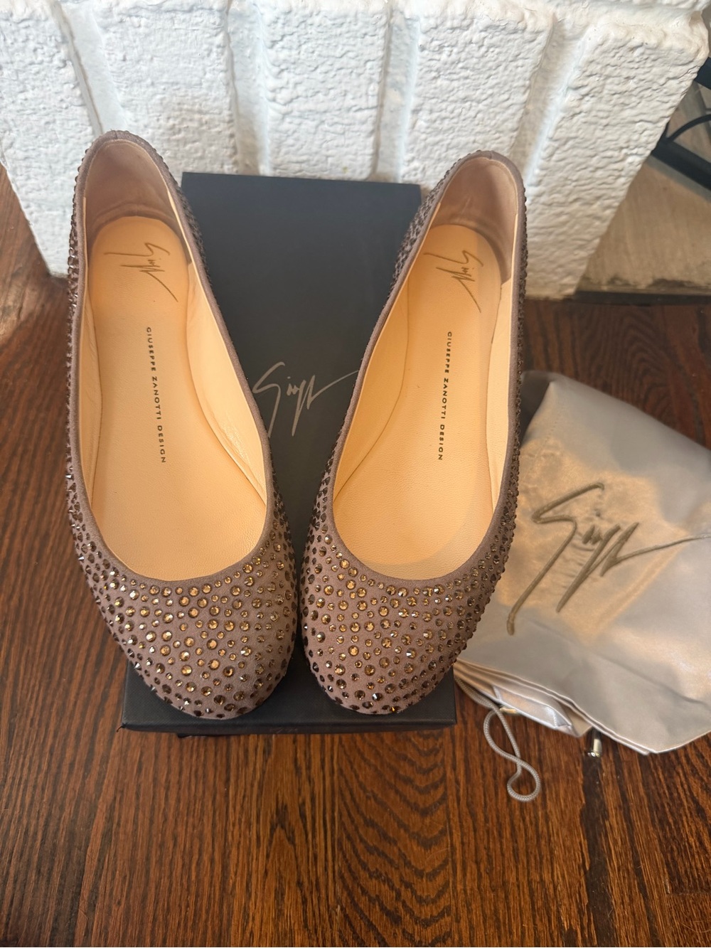 Giuseppe Zanotti Design taupe suede flats. Size: EU 38.5/US 8. With duster/box.